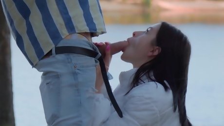 Brunette teen is up for risky blowjob outdoors - Amateur Porn